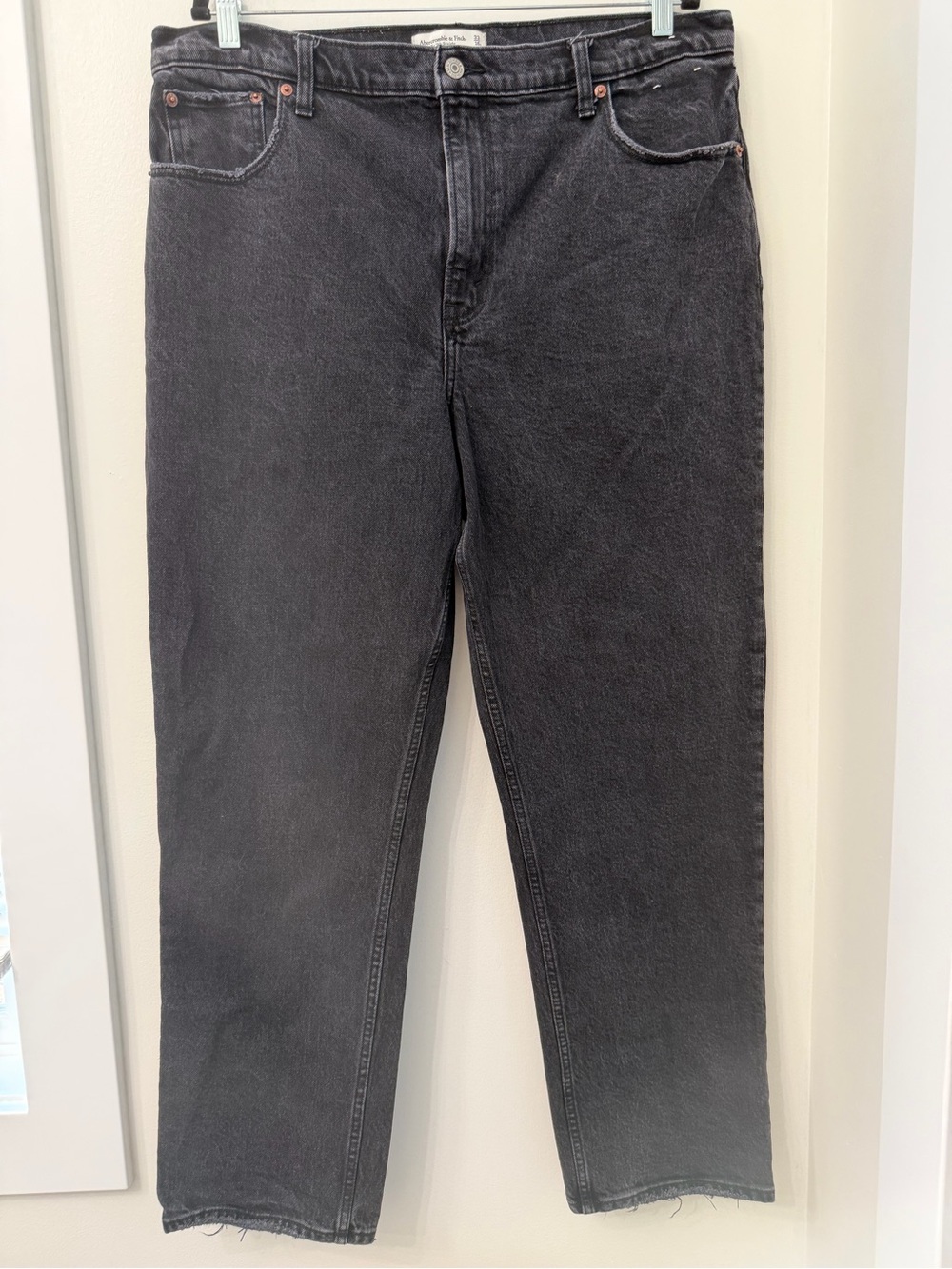 Abercrombie & Fitch The 90s Black Straight-Ultra High Rise Jeans Size 33/16